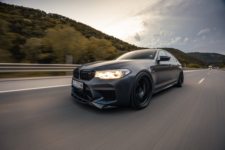 BMW M5 front three-quarter view on Covar wheels